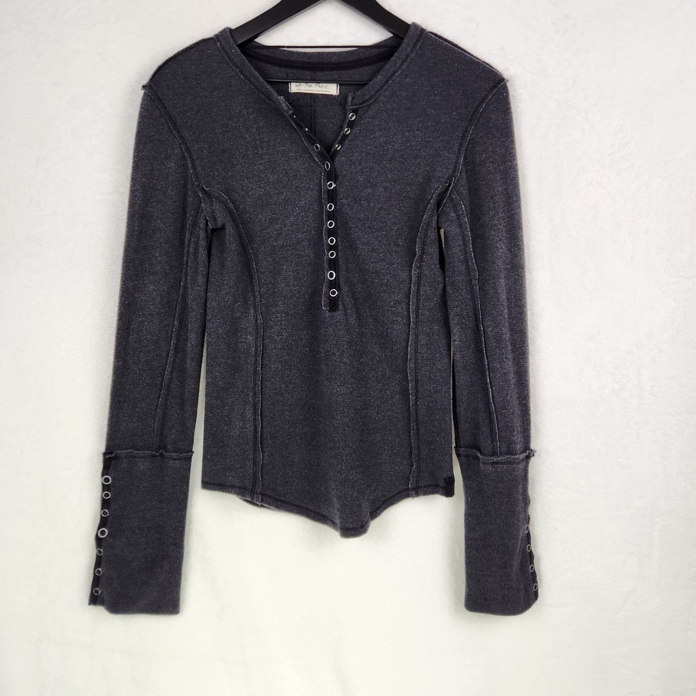 We The Free Henley Top Womens Large Grey Y2K Waffle Knit Grommet Cuffs